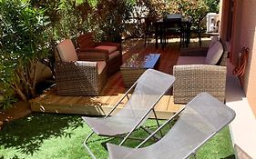 Appartement Rdc Tres Grande Terrasse Proche Mer Et Centre Ville